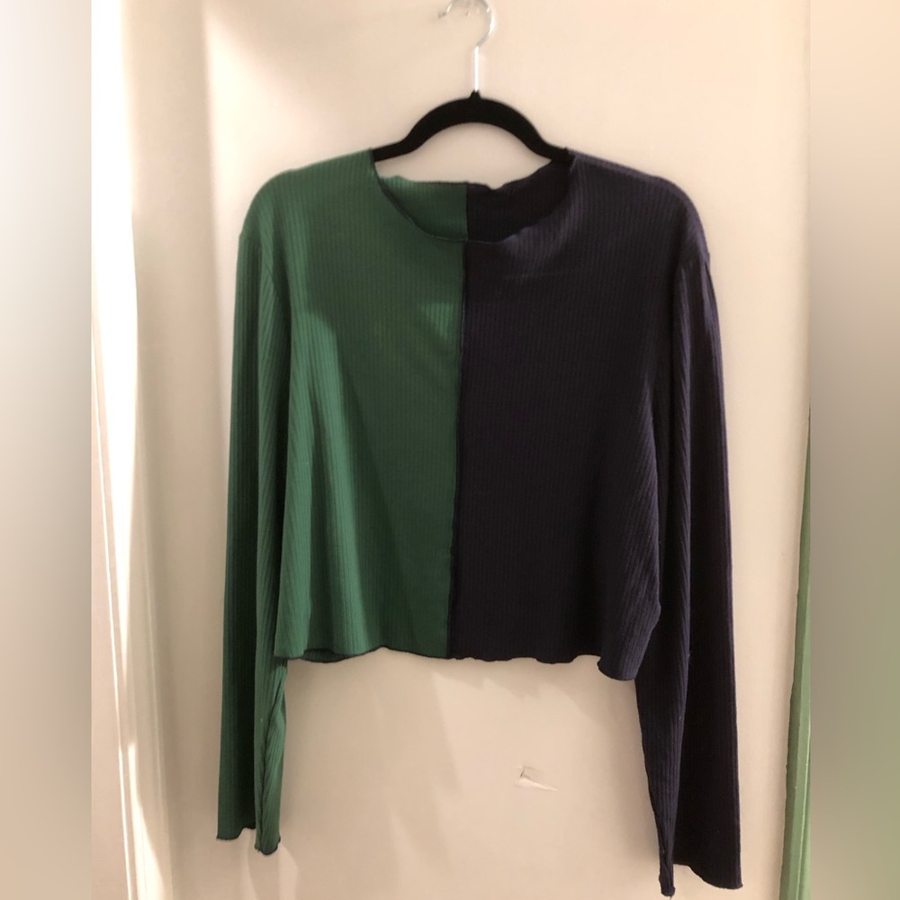 Colorblock split long sleeve crop top dark green and navy
